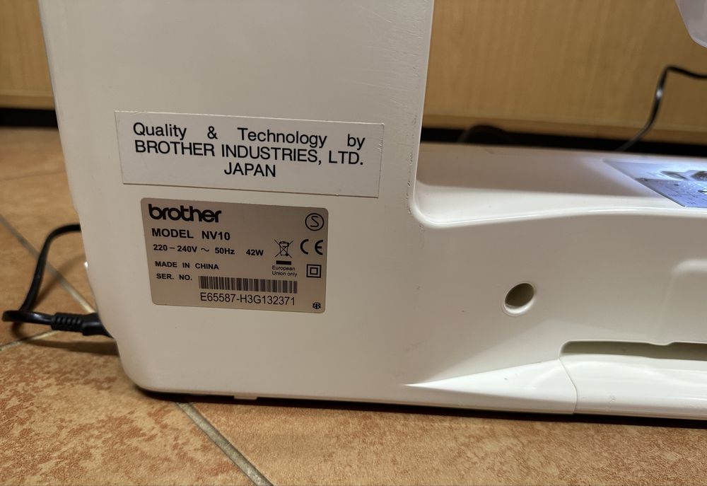 Elektryczna maszyna do szycia Brother Innovi-is NV-10A Anniversary