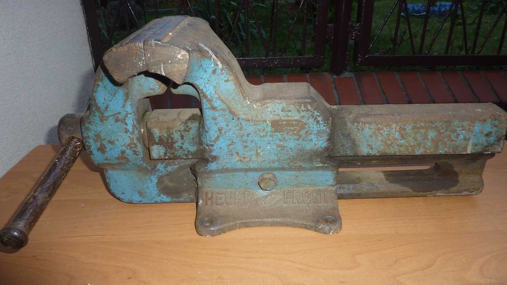 Niemieckie imadło ślusarskie,stalowe,kute HEUER FRONT.Waga około 30kg.