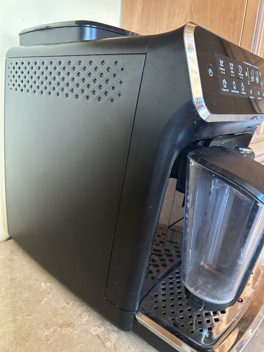Automatyczny ekspres do kawy Philips LatteGo 3200