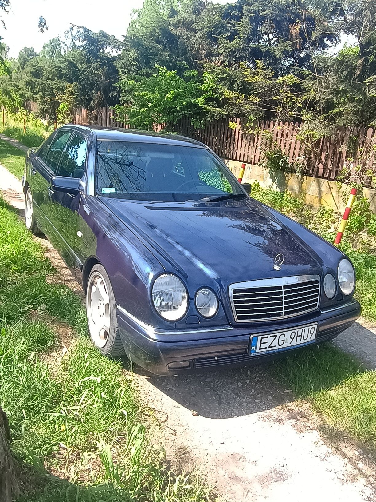 Mercedes-Benz E300 TD