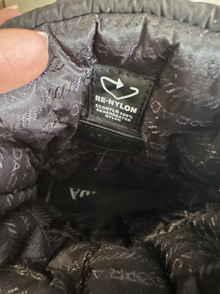 Уггі Prada.