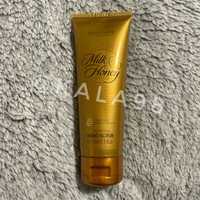 Wygładzający scrub/peeling do rąk Milk & Honey Gold 75ml