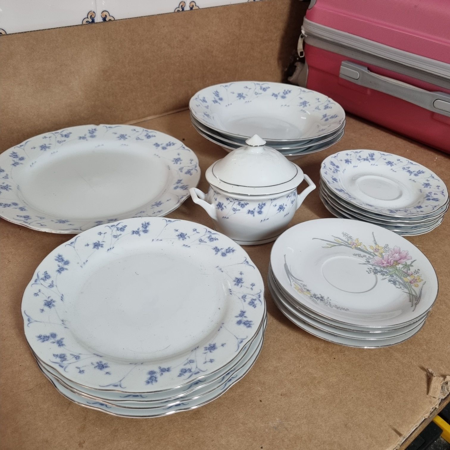 Conjunto 18 peças de loiça de porcelana