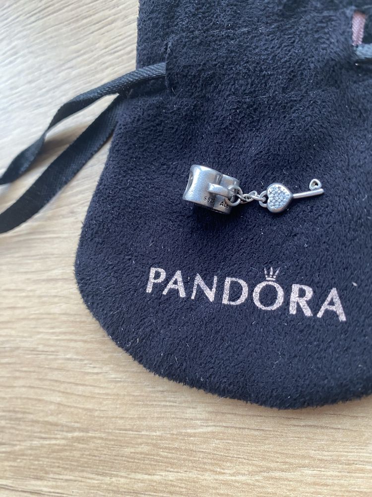 Оригінальні шарми Pandora