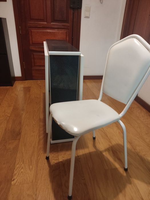 Mesa extensível com 4 cadeiras