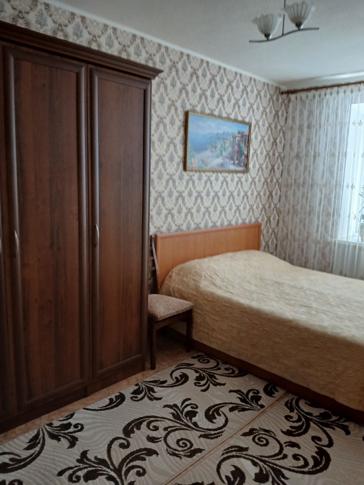 Трехкомная квартира,с мебелью и техникой.