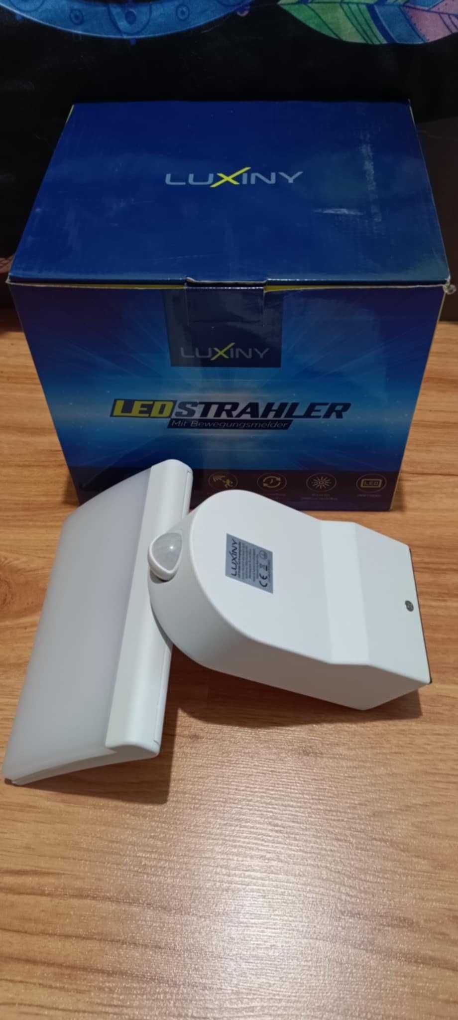 Lampa LED z czujnikiem ruchu
