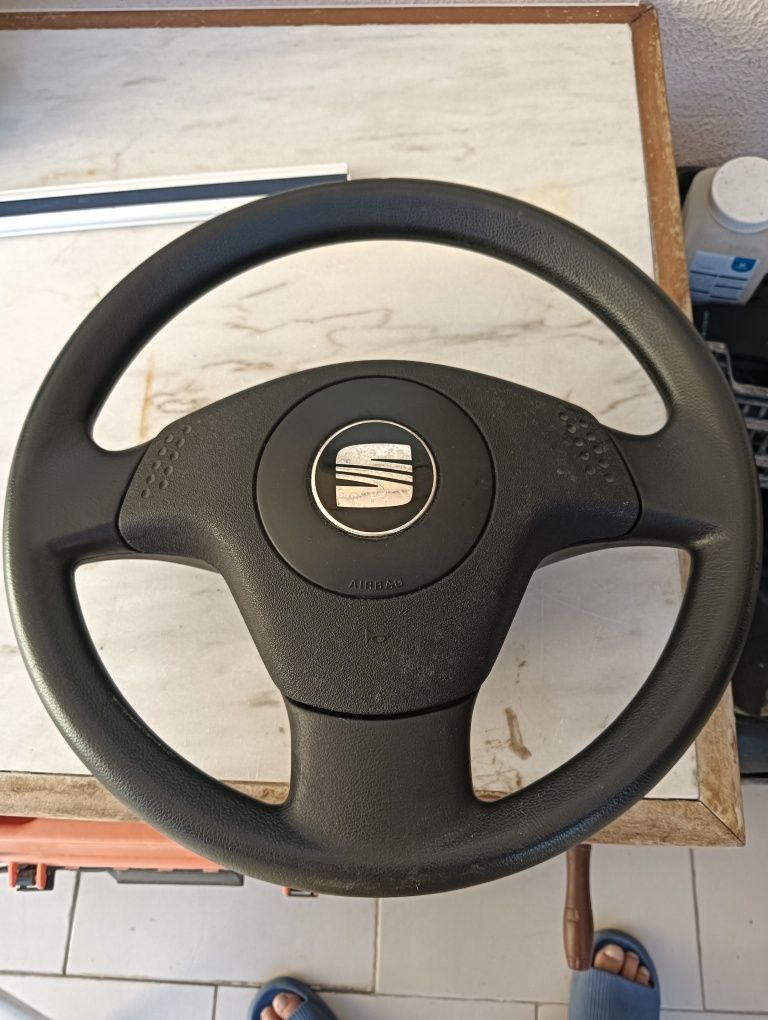 Volante SEAT em bom estado