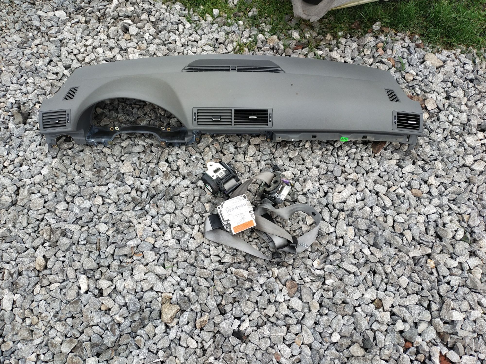 Audi a4 B7 konsola deska plus pasy achat