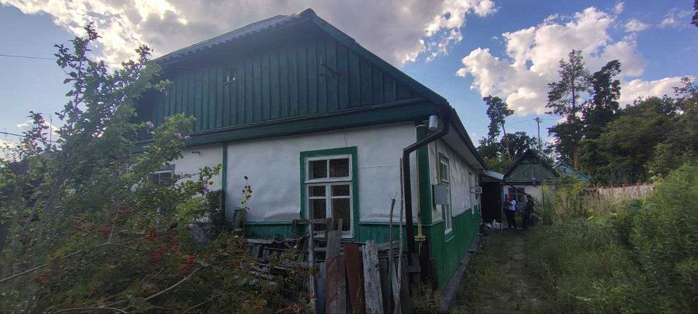 Частина будинку в житловому стані. 3 кімнати.