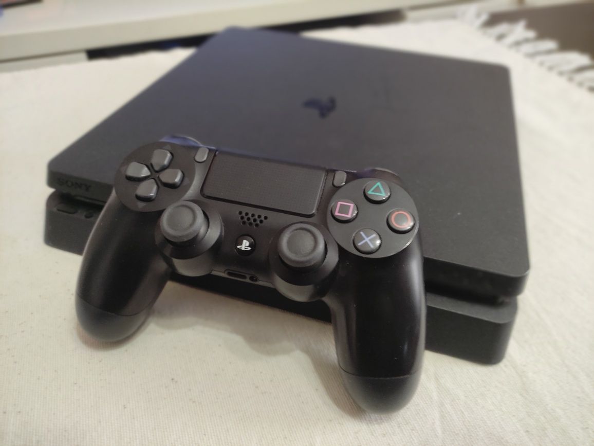 Playstation 4 Slim COMO NOVA