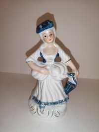 Porcelanowa figurka kobiety z parasolem