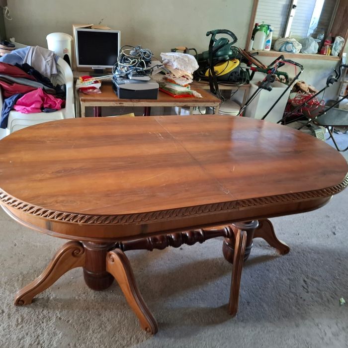 Mesa de jantar com oito cadeiras