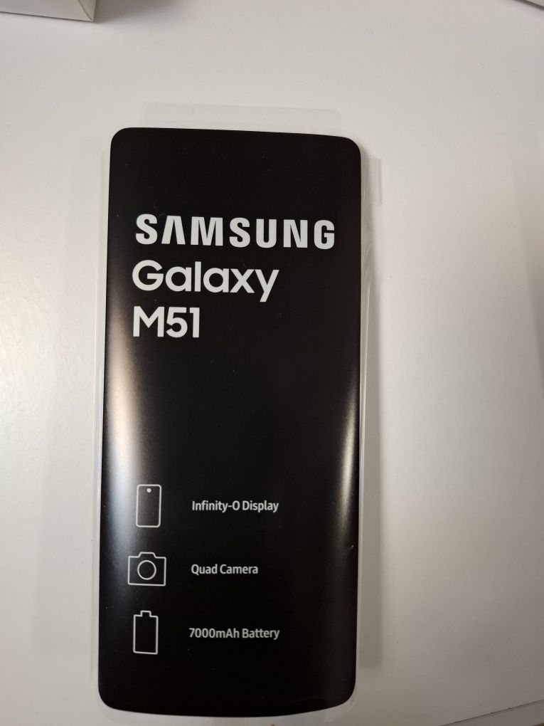 Samsung galaxy M51 
6/128 
7000 mah батарея держит