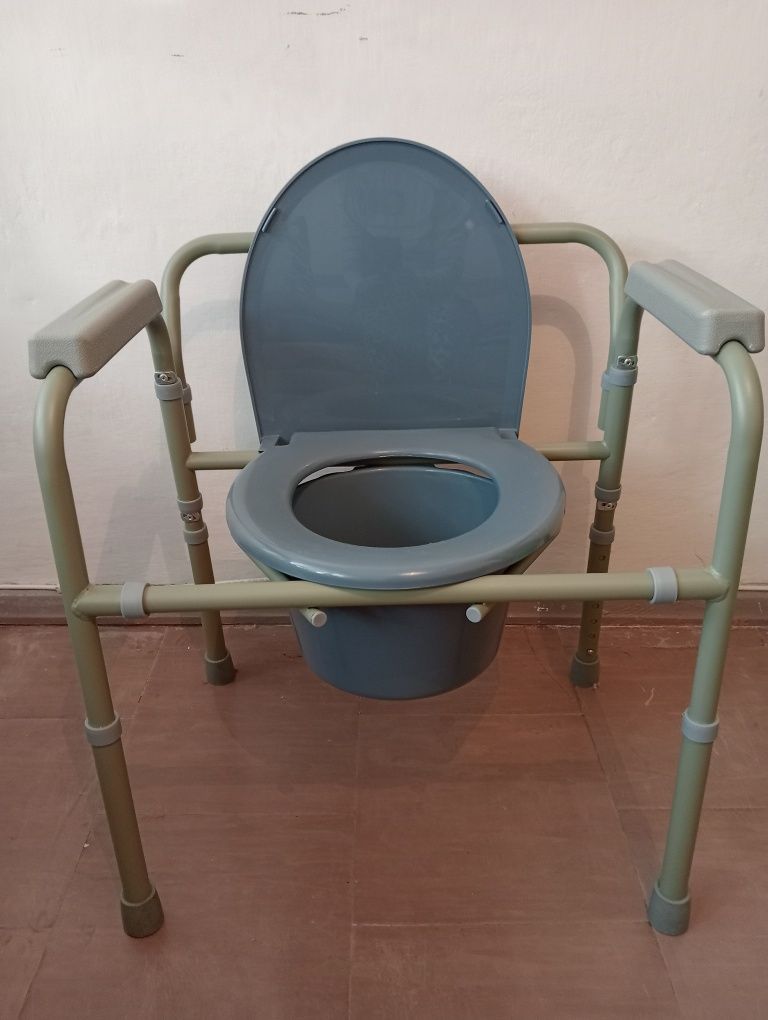 Sprzedam łóżko terapeutyczne, wózek inw., toaletę, stołek pod prysznic