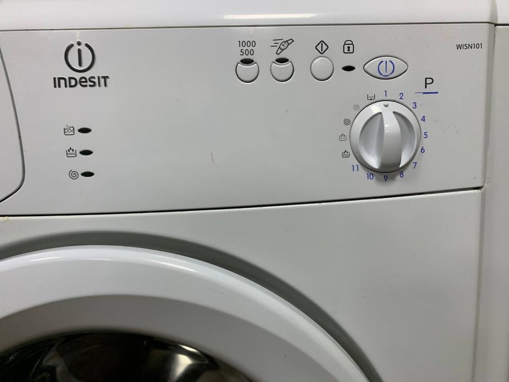 Продам стиральную машину Indesit WISN101, 5 кг. Узкая!Гарантия