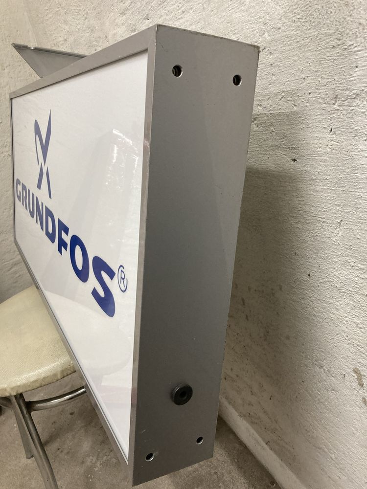 Kaseton,baner podświetlany dwustronny na jednym uchwycie.
