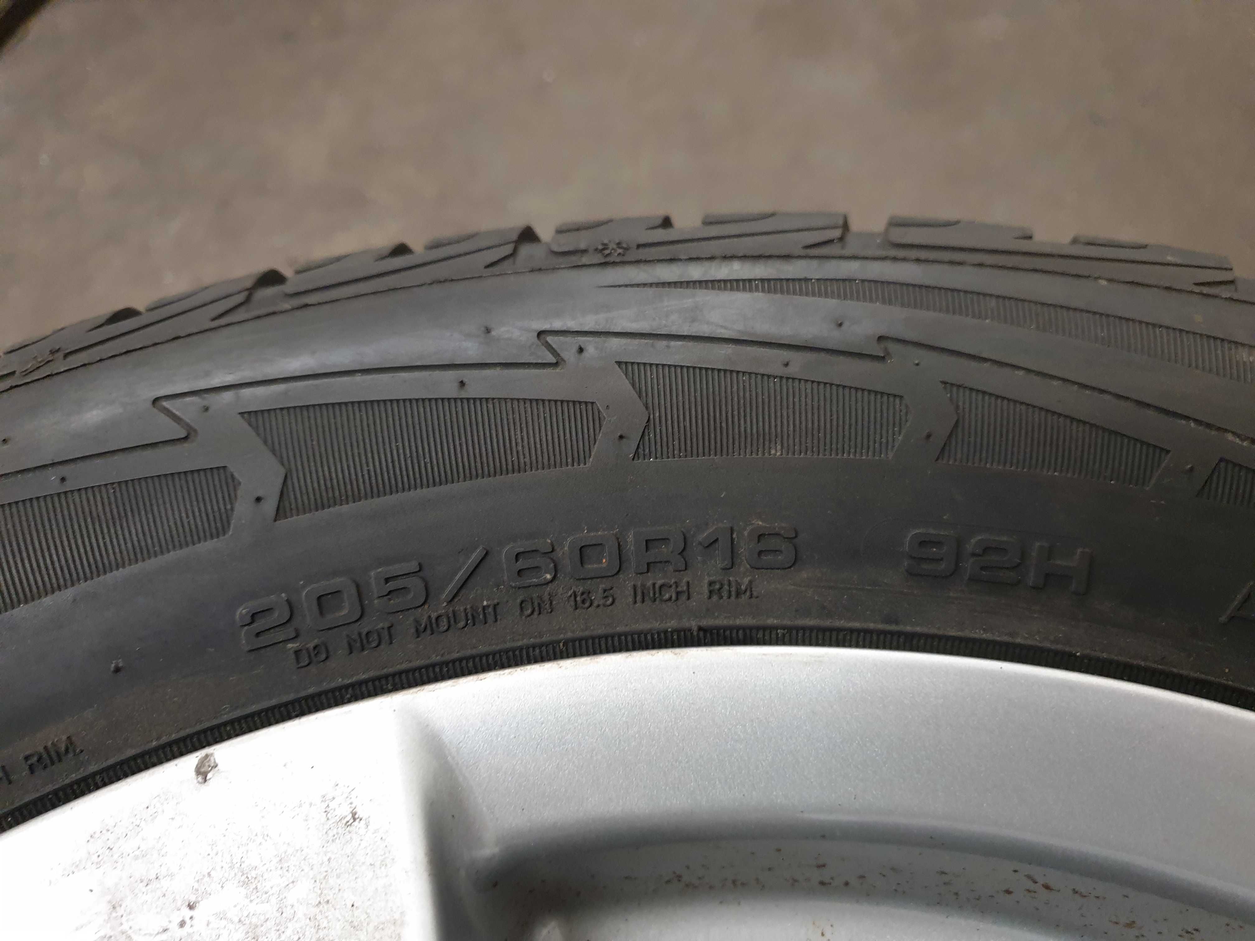 2 Szt 205/60 R16 92H GoodYear Ultra Grip GEN-1 - 5,40mm