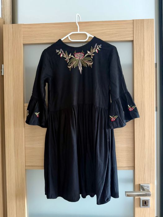 Zara sukienka haftowana