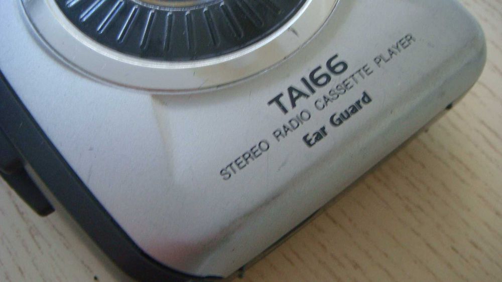 Кассетный плеер AIWA HS-TA166 FM AM Radio