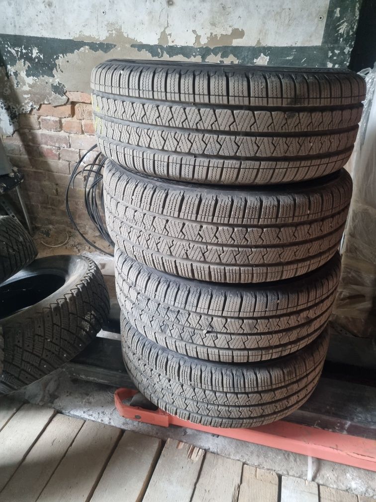 Продам резину 225/55 R17 зима Matador