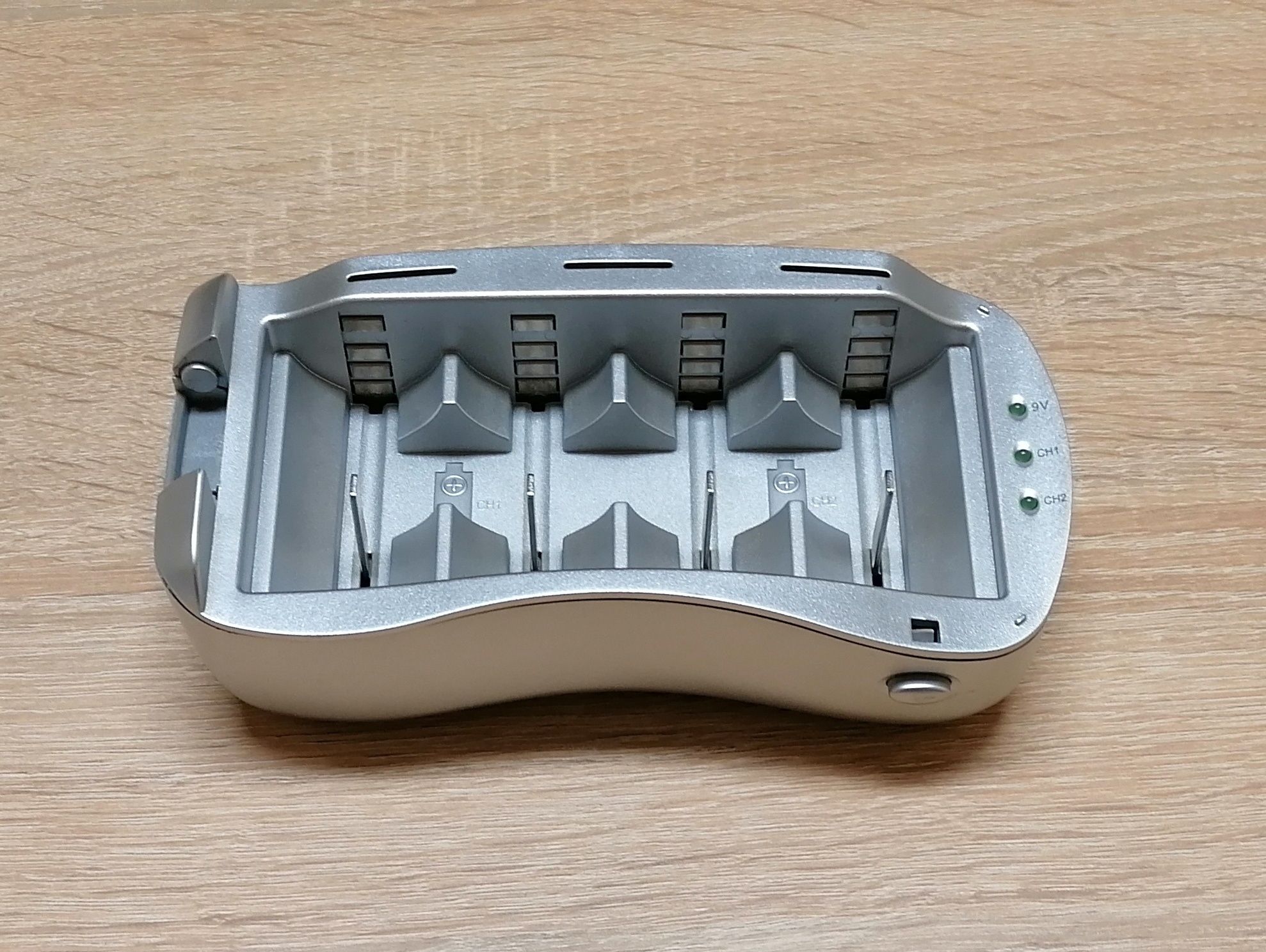 Ładowarka akumulatorków/baterii uniwersalna GP Power Bank