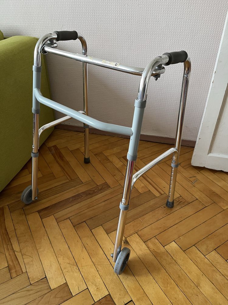 Ходунки інвалідні