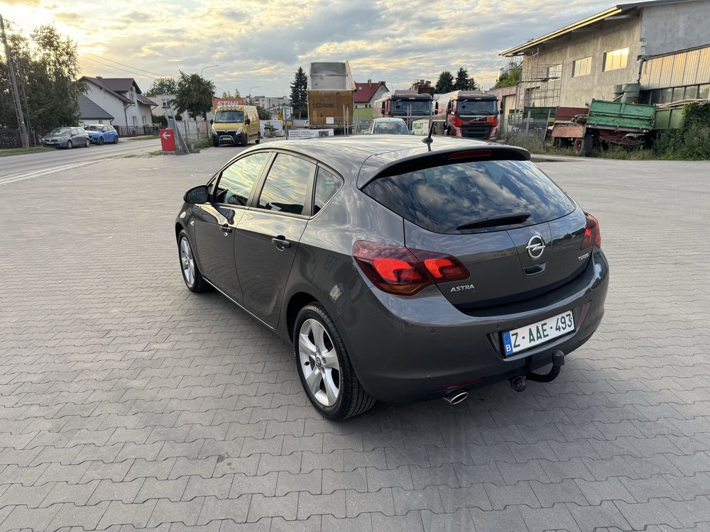 Opel Astra J  1.4 Turbo Xenon Klima Alu Idealna! Opłacona! 149 TKM!