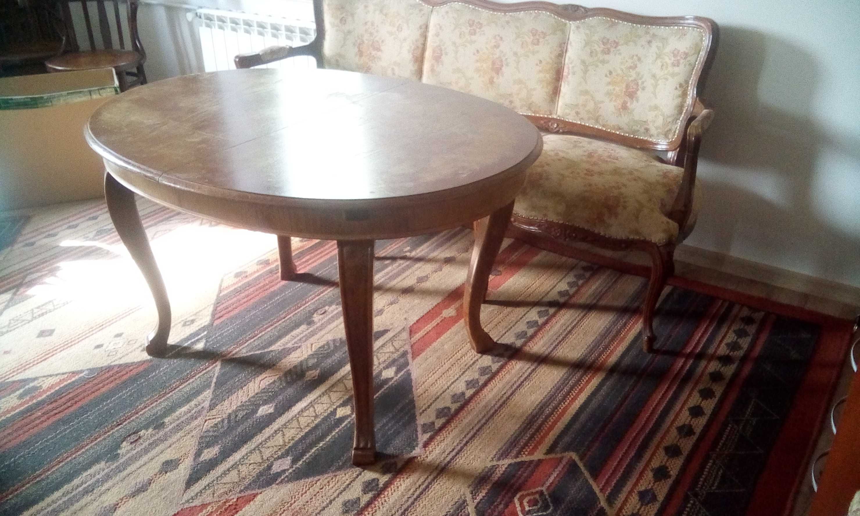 Stylowa kanapa i dwa fotele do renowacji sprzedam.