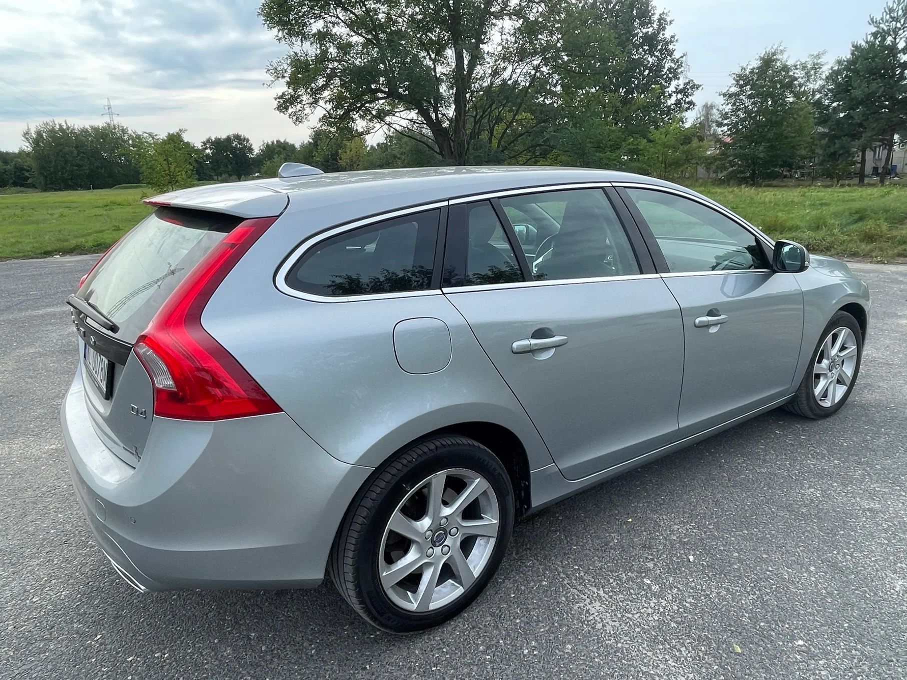 Volvo V60 Momentum, D4 DRIVE-E, 181 KM, 2015