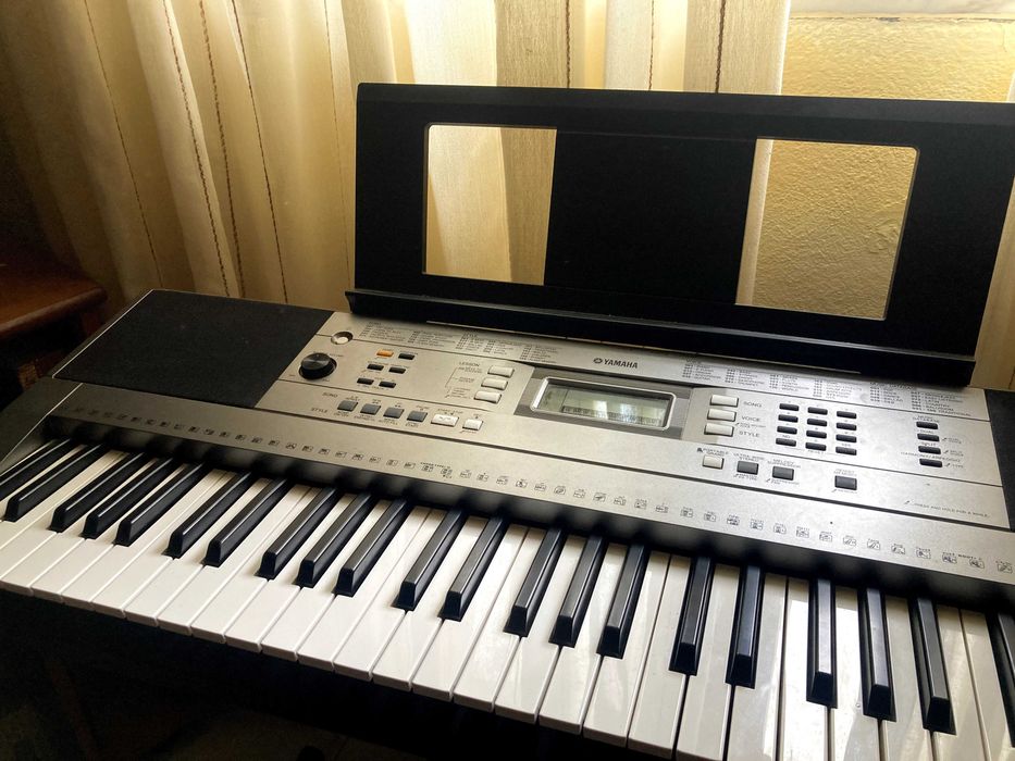 Teclado Yamaha psr E353