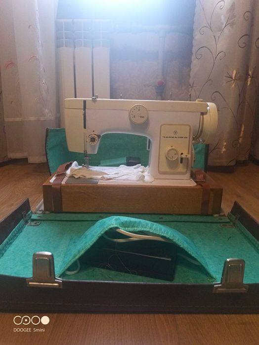 Швейная машинка Чайка 132 М