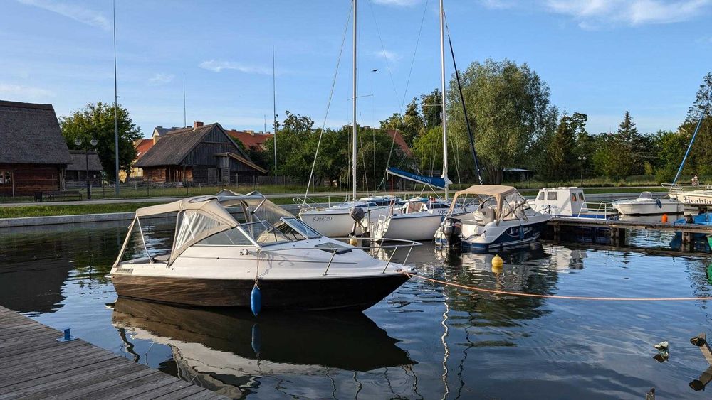 Łódź motorowa BAYLINER (model 1952)