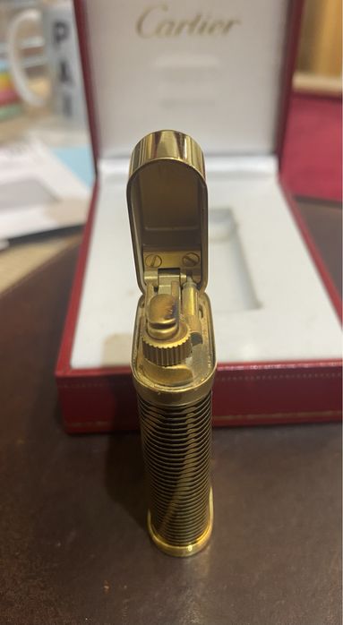 Isqueiro dourado Cartier “ Piton “