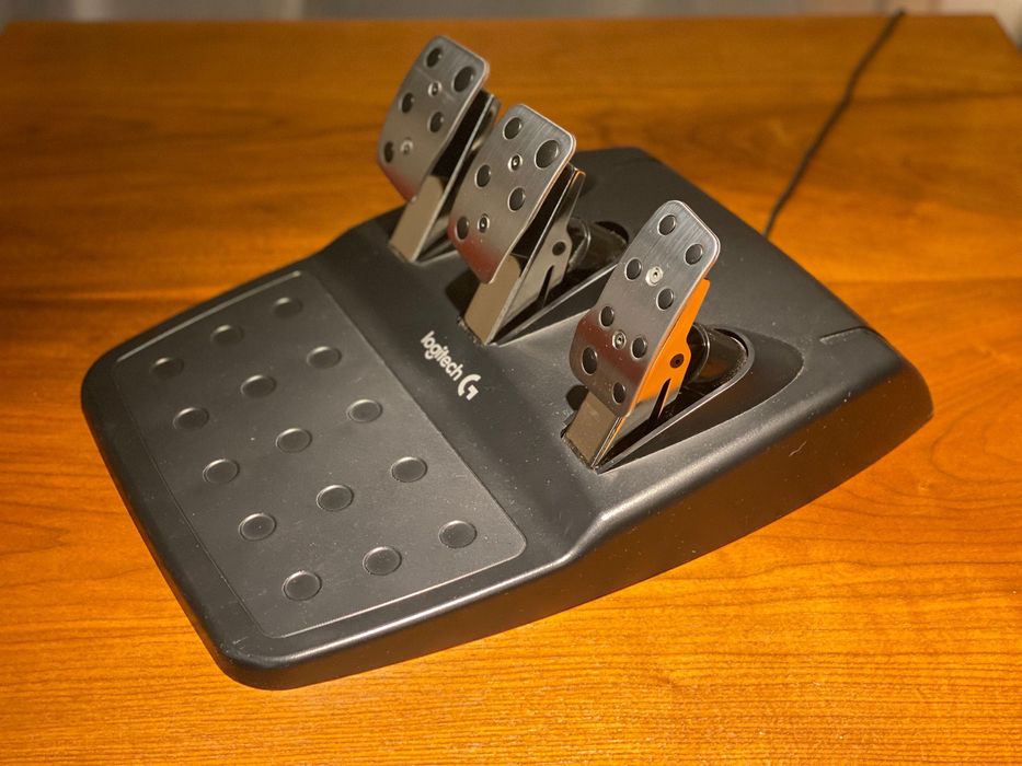 Zestaw kierownicy Logitech G920 - stan jak fabryczny.