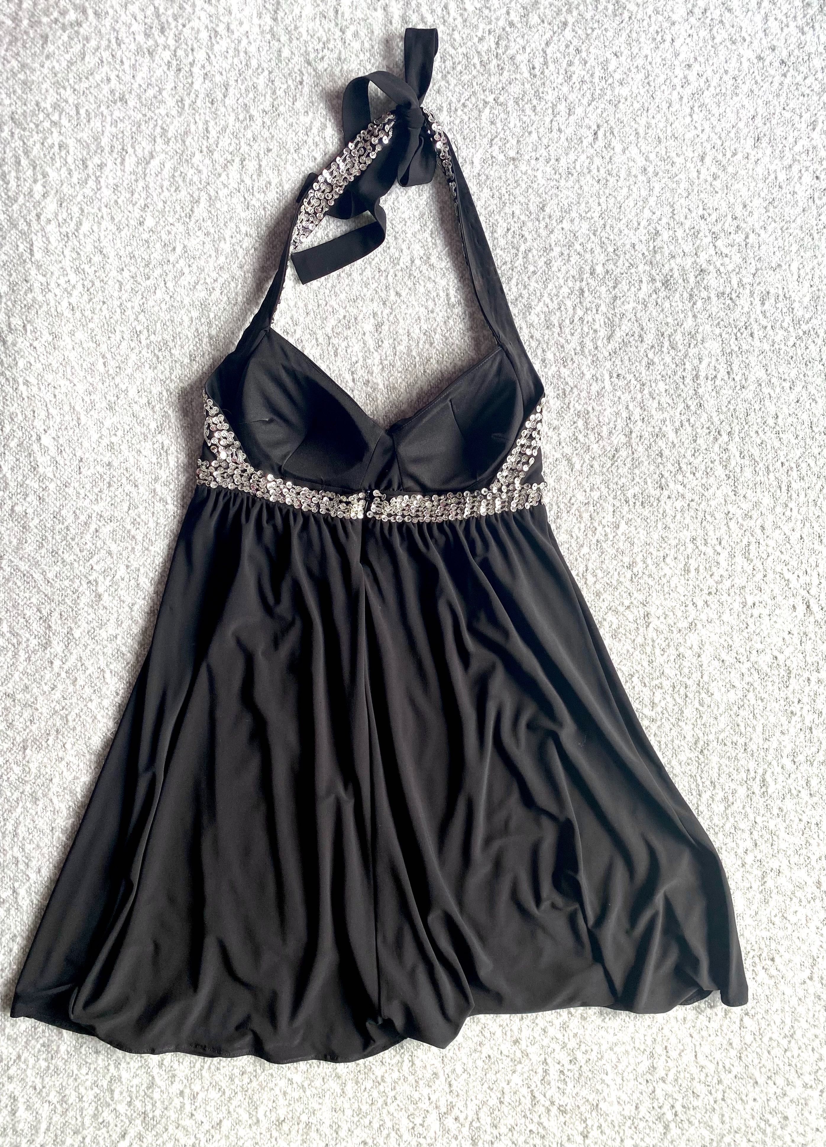 Czarna sukienka z cekinami (bez pleców)