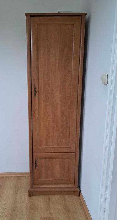 Sprzedam małą szafę