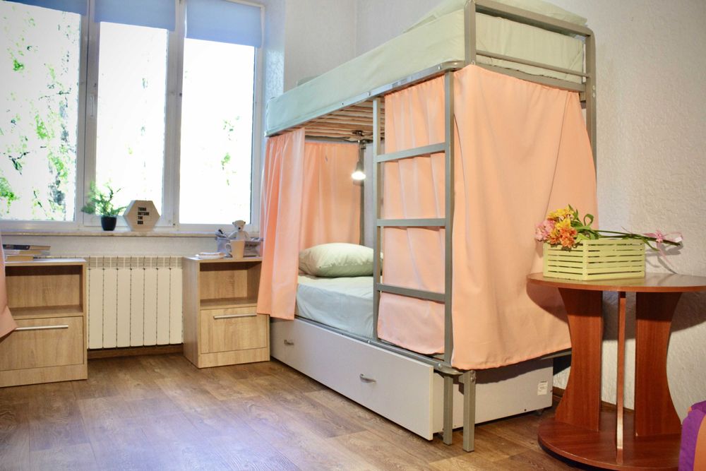 Хостел, койко-место, отдельные комнаты, Лыбедская, 2200 грн месяц