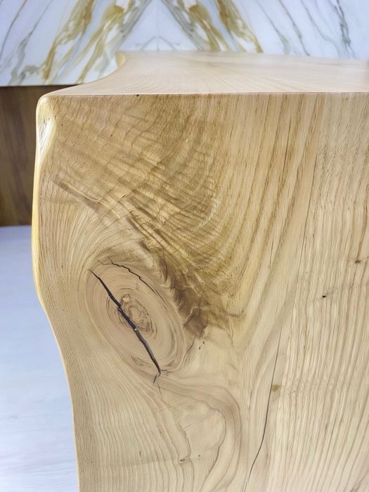 Bancada tipo L de madeira maciça.