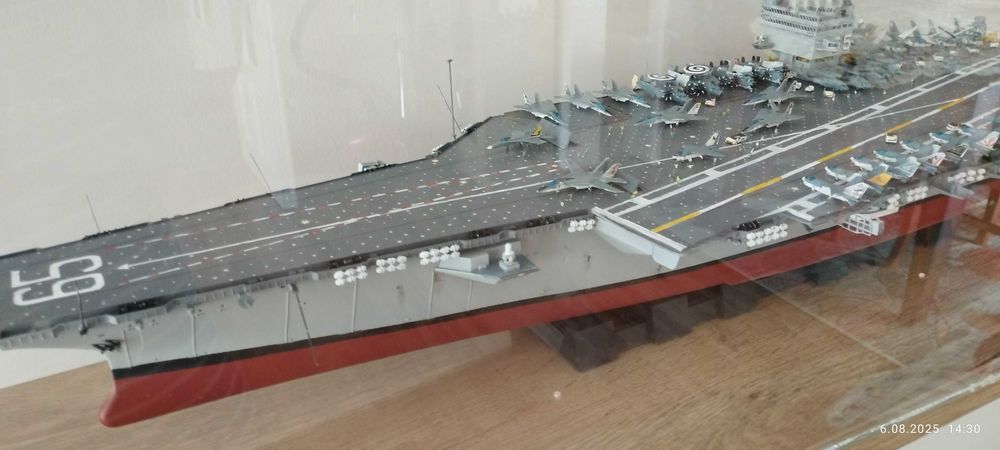 Sprzedam złożony model lotniskowca,,Enterprise"
