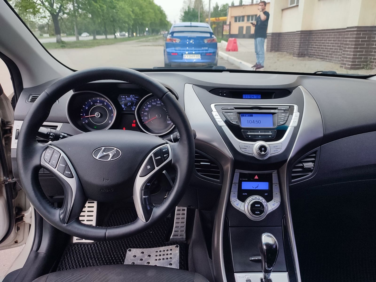 Hyundai Elantra 1.8 автомат