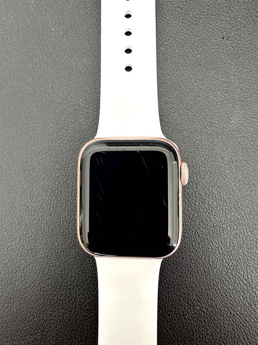 Apple Watch Series 4 — 40mm GPS | Dourado