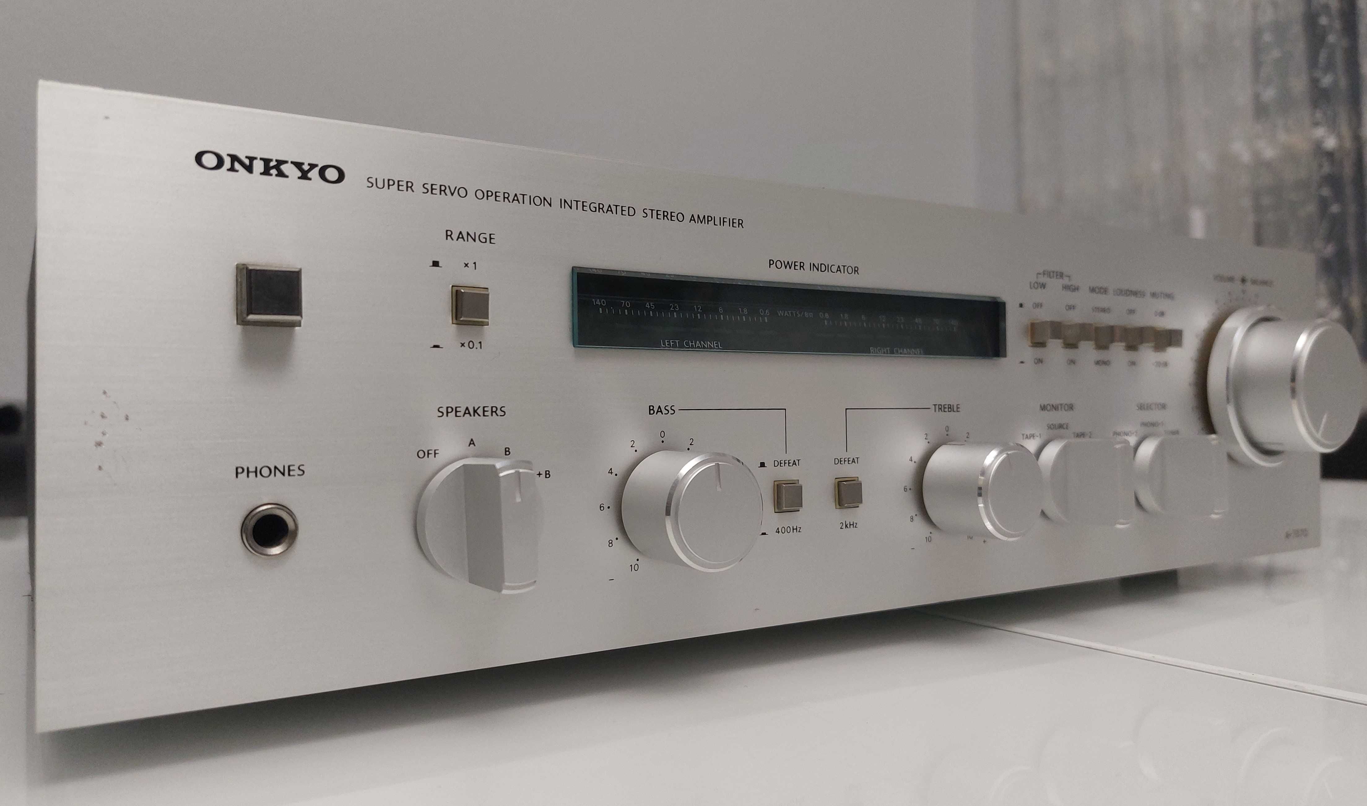 Транзисторный стерео усилитель Onkyo A 7070 (2x105W N.P 1'200 DM) 7090