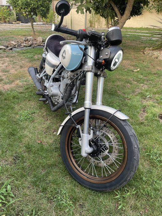 Mota café racer Mash