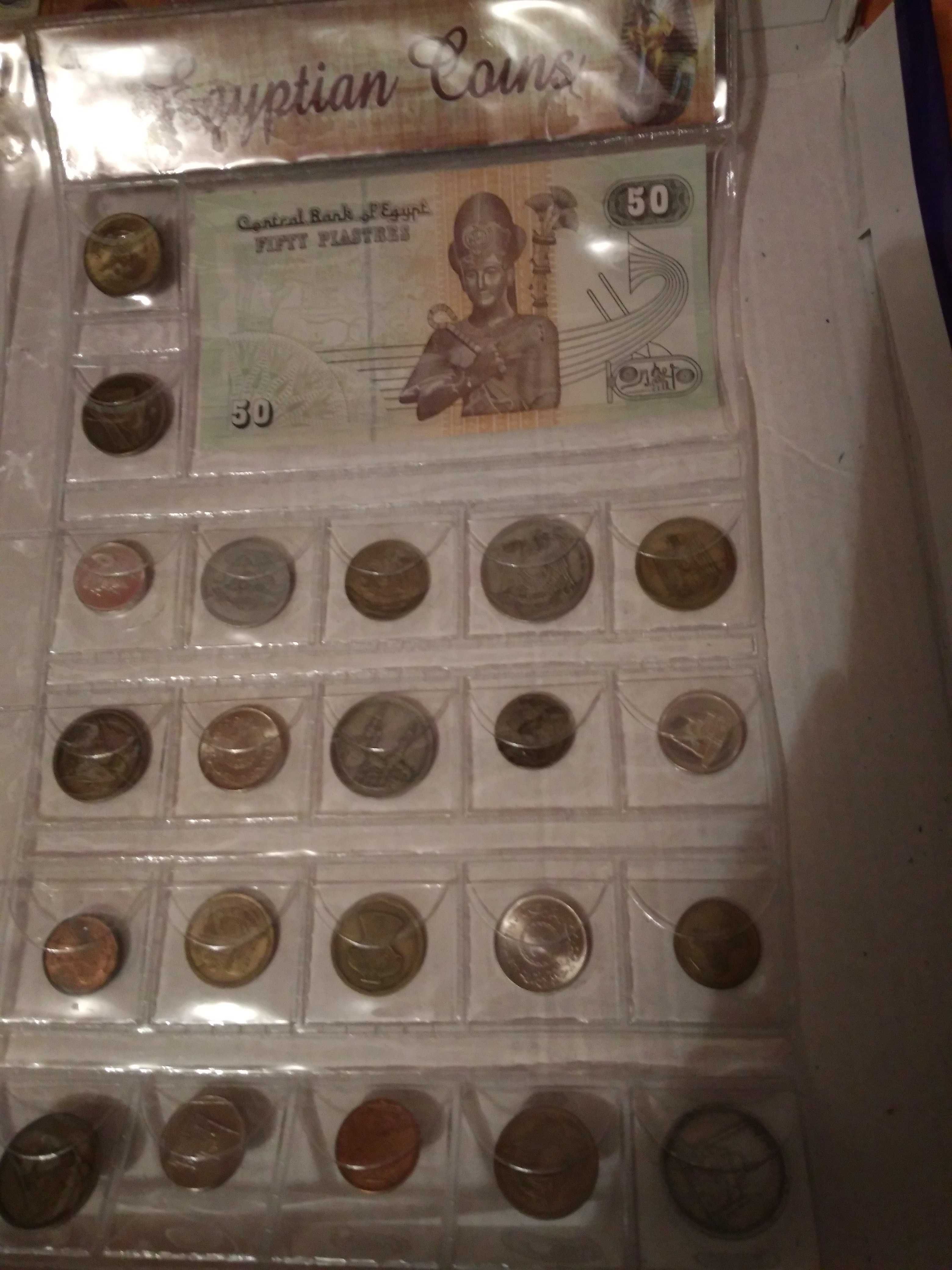 Набор монет  и марок для начинающих коллекционеров
