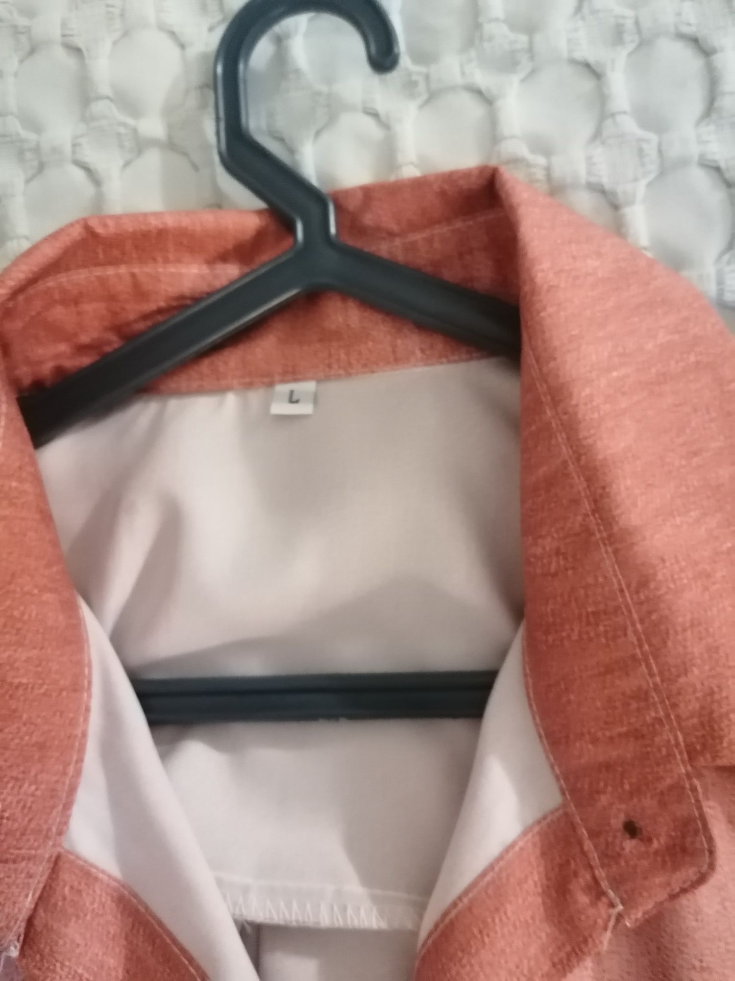 Camisa nova bolsos falsos