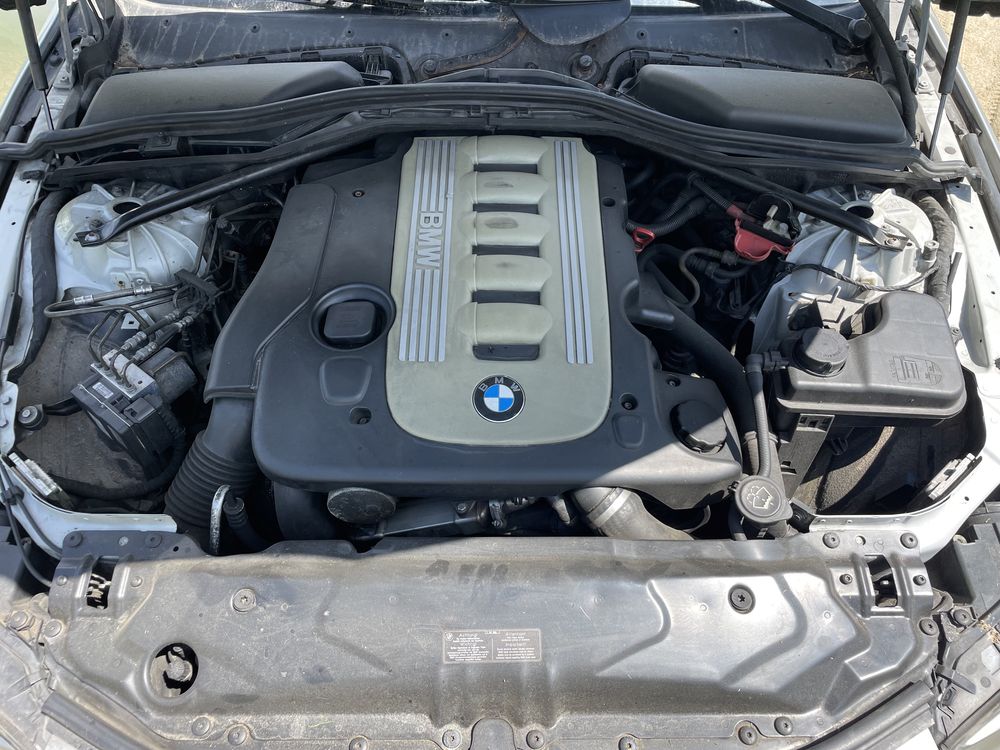 Розборка BMW 530 E60 Двигун сидіння бампер фари стойки телевізор Е60