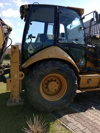 Sprzedam koparko-ładowarkę marki Caterpillar 428E z 2007r.
Stan motogo