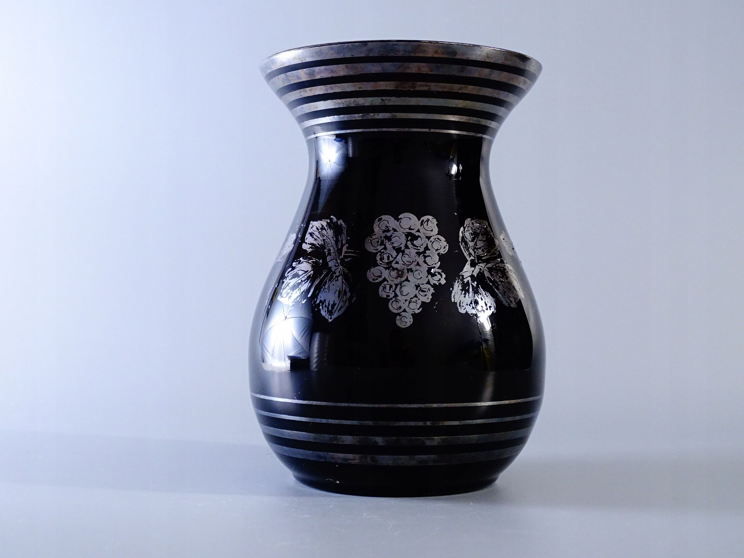 karl grossmann zabytkowy czarny szklany wazon