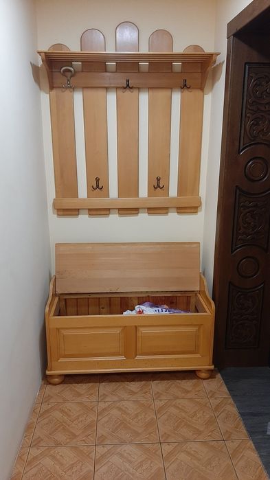 Меблі з натурального дерева